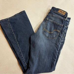 Levi's Classic Blue Jeans with Tan Label - Size 27/32